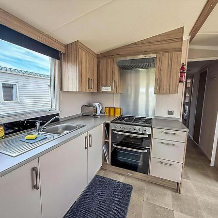 6 Berth Caravan With Decking At Sunnydale Holiday Park Ref 35243Kg Лаут Экстерьер фото