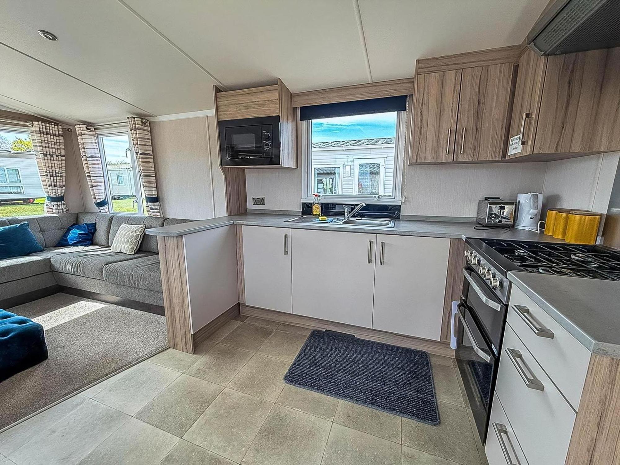 6 Berth Caravan With Decking At Sunnydale Holiday Park Ref 35243Kg Лаут Экстерьер фото